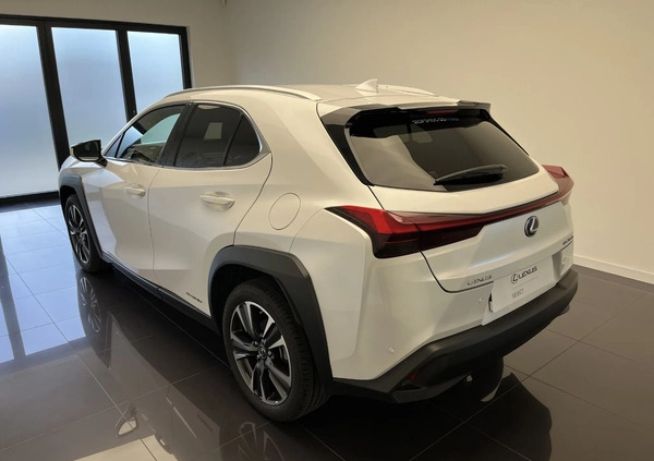 Lexus UX cena 152900 przebieg: 20625, rok produkcji 2021 z Lublin małe 67